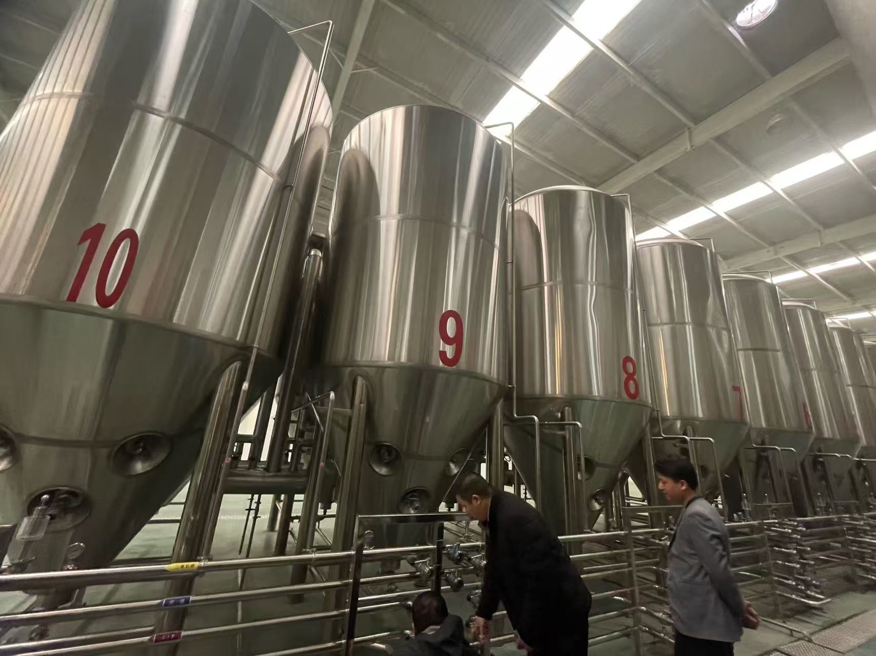 庐山精酿啤酒设备厂—平面布置、设备设计、制造、调试、培训等一条龙服务